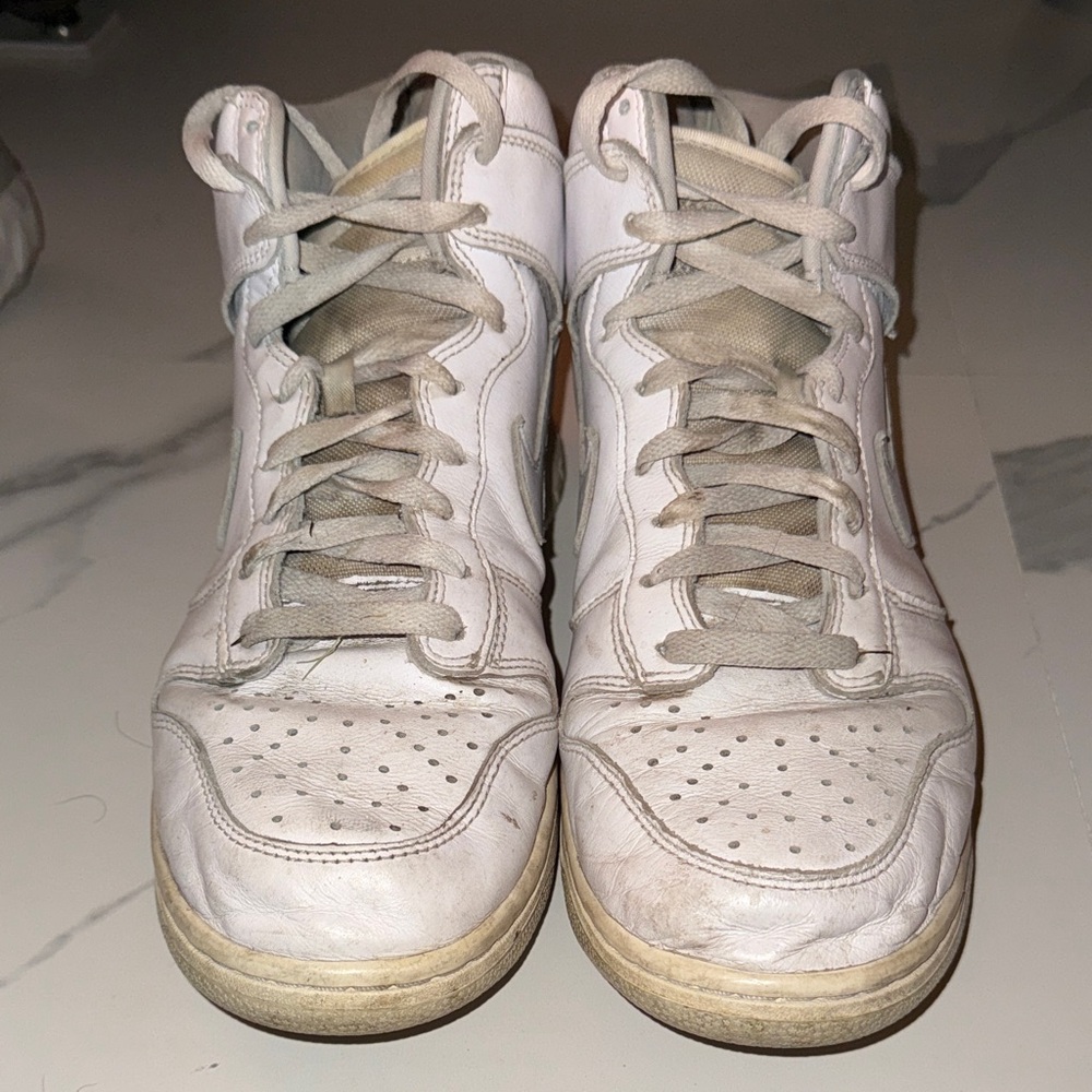 Nike dunks mid white